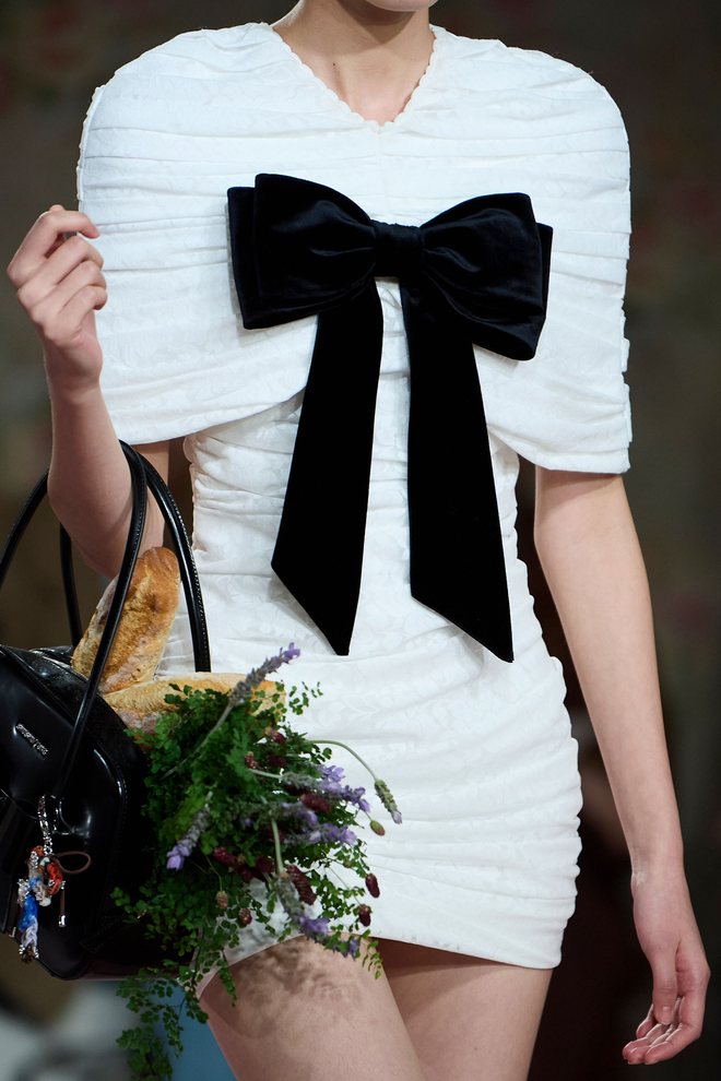 Jisoo (BLACKPINK) mặc váy nhái đến từ Việt Nam?- Ảnh 6.