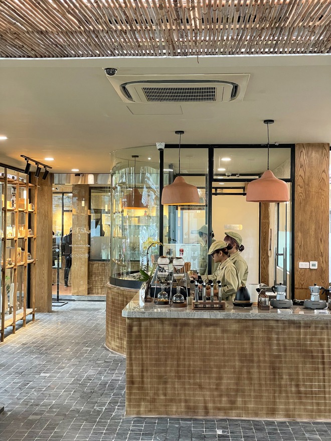 3 quán cà phê nằm gọn trong khuôn viên Bảo tàng Hồ Chí Minh, giới trẻ Thủ đô thi nhau truyền tai- Ảnh 1.