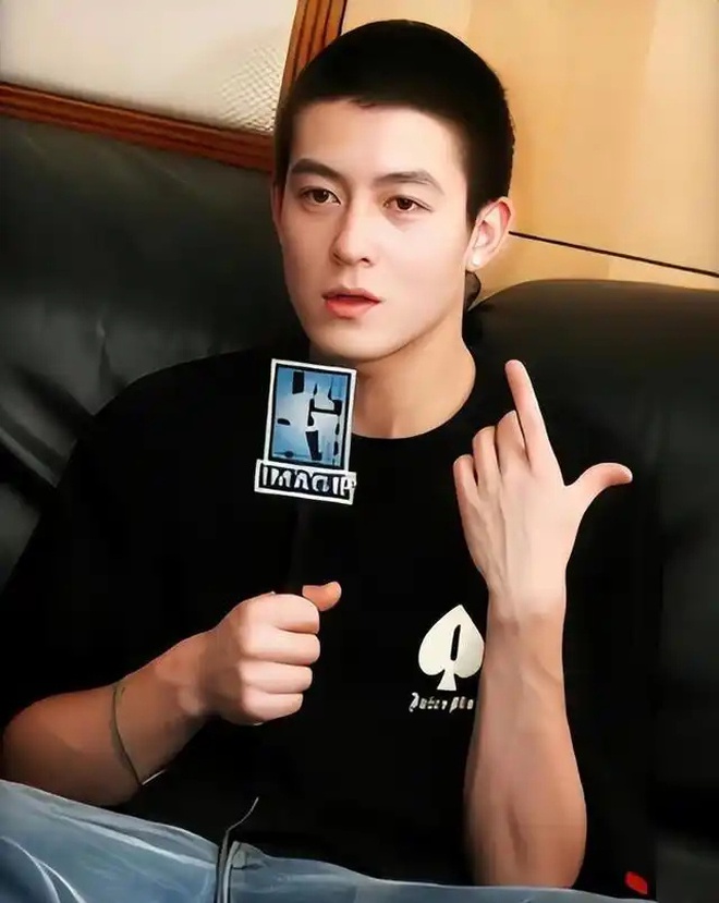 Sốc trước màn "cải lão hoàn đồng" của trai hư khét tiếng nhất showbiz- Ảnh 6.