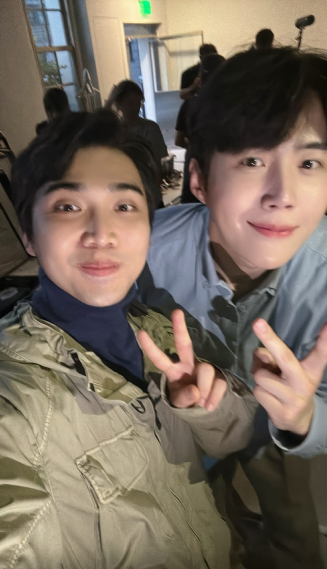 Ra mà xem diễn viên Việt đóng phim cùng Kim Seon Ho, khoe ảnh nét căng với Go Youn Jung mà ghen nổ mắt- Ảnh 12.