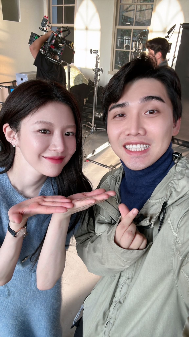 Ra mà xem diễn viên Việt đóng phim cùng Kim Seon Ho, khoe ảnh nét căng với Go Youn Jung mà ghen nổ mắt- Ảnh 9.