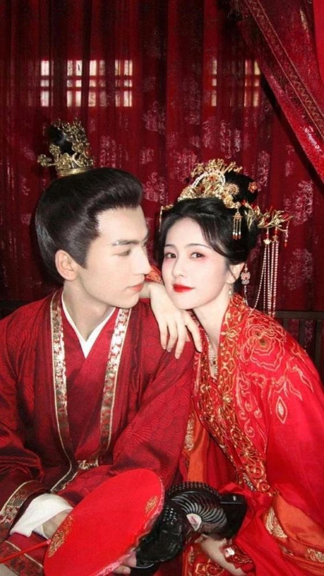 1 cặp trai xinh - gái đẹp Cbiz uất nghẹn chia tay, nhà gái được lệnh "bỏ bồ" từ 1 người quyền lực- Ảnh 2.