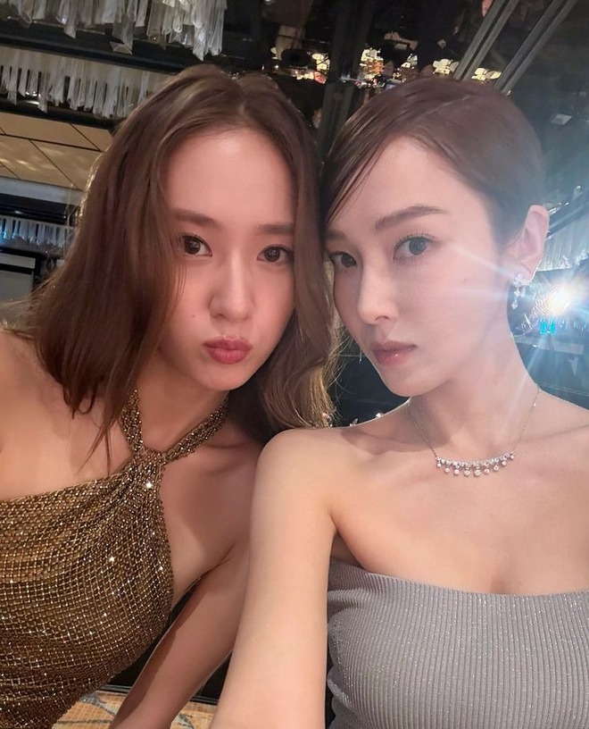 "Chị em Vân - Kiều" huyền thoại nhất showbiz: Sành điệu từ trong trứng, xuất hiện ở đâu thì nơi đó là Milano- Ảnh 1.