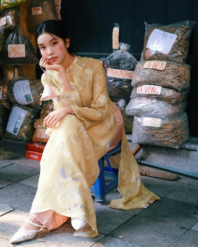 Đường đua áo dài Tết 2026: Không thể phân định thắng thua, gái xinh trên TikTok là thần!- Ảnh 7.