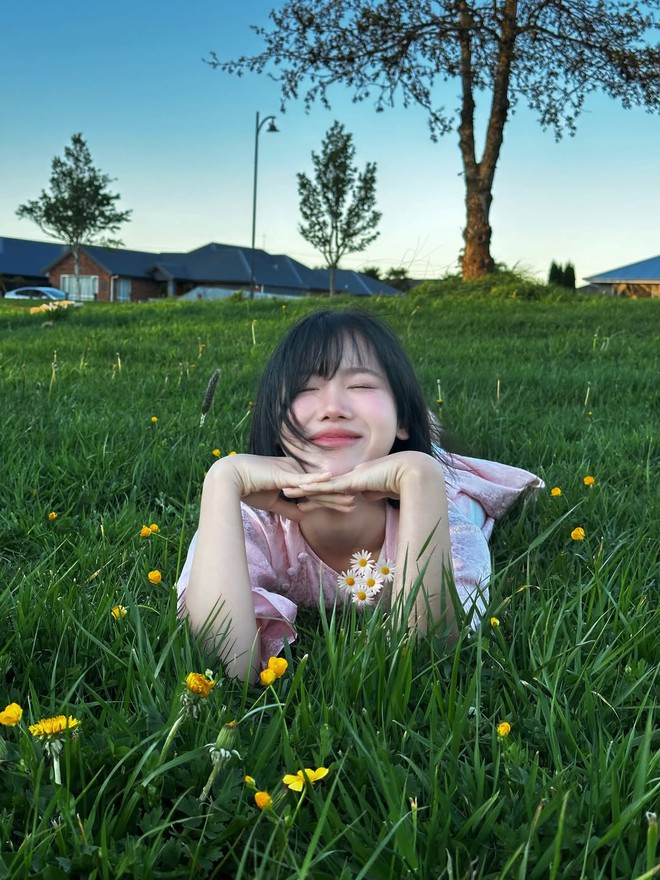 Đường đua áo dài Tết 2026: Không thể phân định thắng thua, gái xinh trên TikTok là thần!- Ảnh 22.