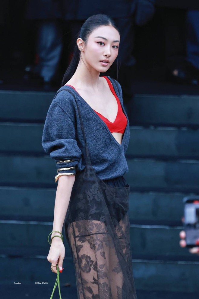 Ai cũng hỏi cô gái này là ai?- Ảnh 10.