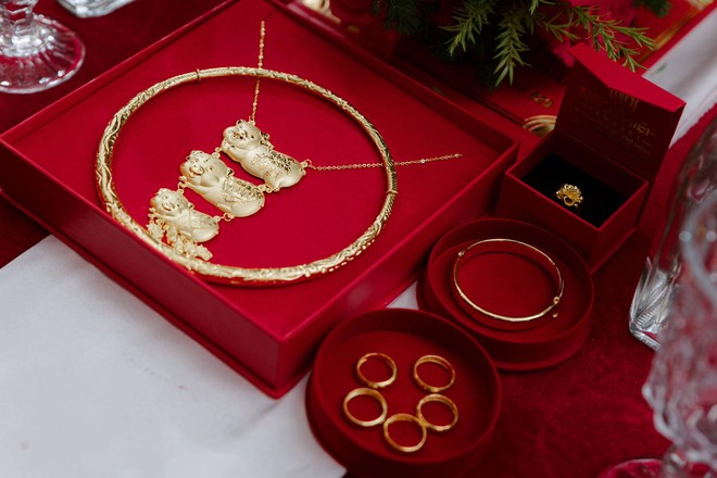 Triệu người lần đầu thấy cô gái Việt lấy chồng Mông Cổ: 12 tráp ăn hỏi, sinh lễ có giày hiệu, tiền, vàng- Ảnh 10.