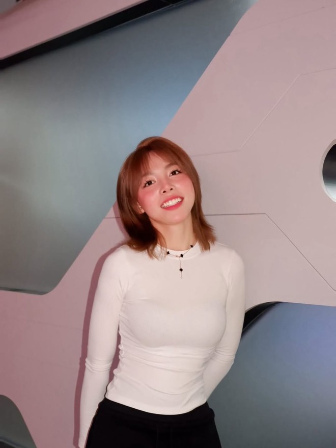 Hotgirl bắn súng Phí Thanh Thảo đón 2026 rực rỡ: Khoe hàm Đại uý, Lý Đức hứa "ra mắt", Đình Bắc tích cực "đẩy thuyền"- Ảnh 3.