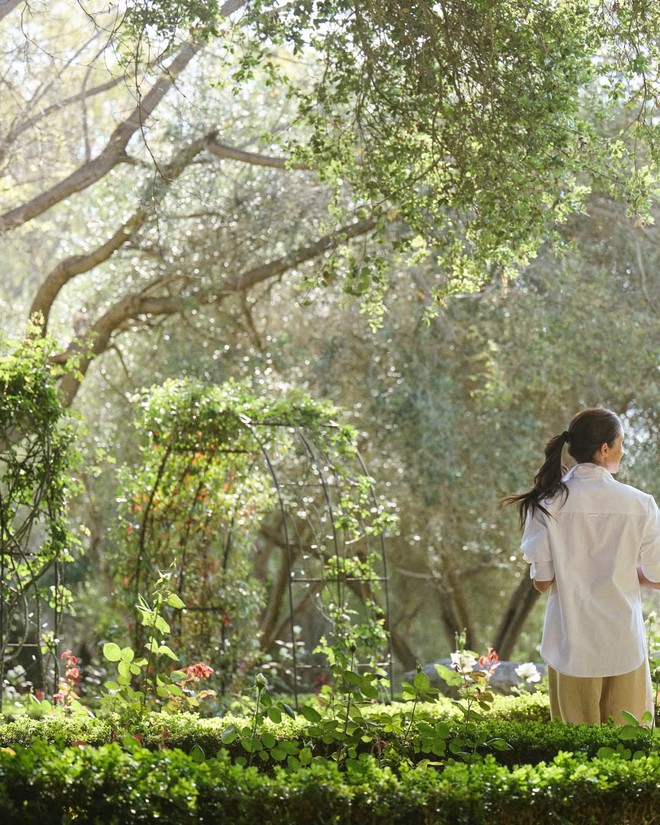 Bức ảnh bên Harry gói trọn an yên, Meghan tiết lộ 2 từ khóa "vàng" để phụ nữ tìm lại chính mình trong tháng 1- Ảnh 3.