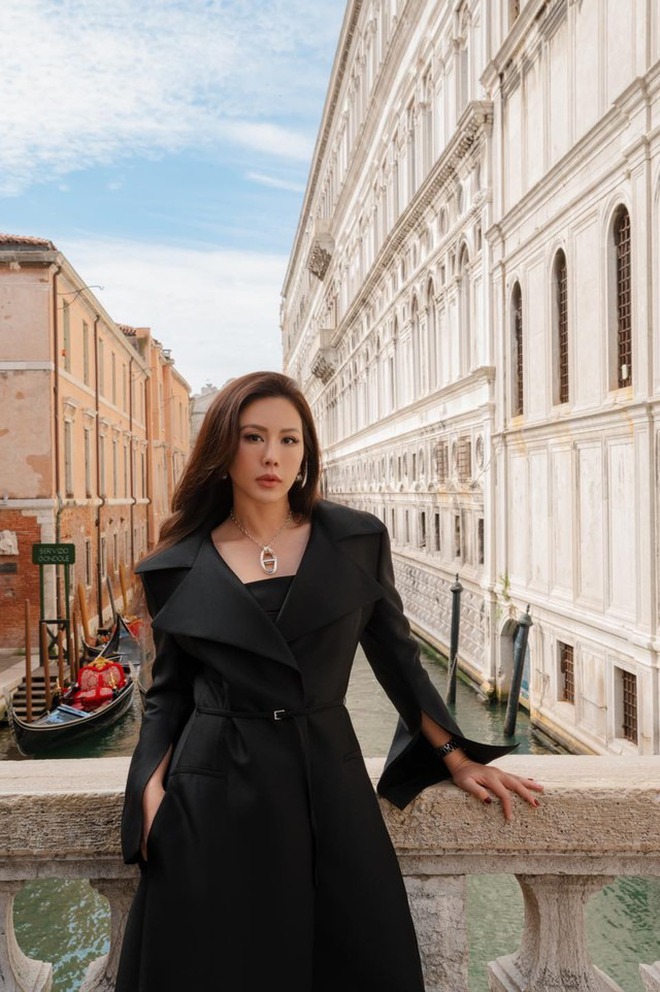 Dinh thự lộng lẫy như lâu đài của "Hoa hậu thơm nhất Việt Nam"- Ảnh 1.