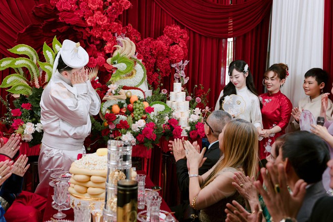 Triệu người lần đầu thấy cô gái Việt lấy chồng Mông Cổ: 12 tráp ăn hỏi, sinh lễ có giày hiệu, tiền, vàng- Ảnh 6.