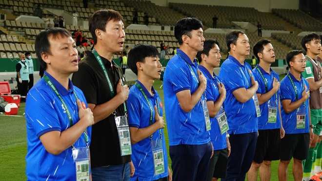 Hiểu Minh chấn thương nặng bật khóc rời sân, HLV Kim Sang-sik lo ra mặt- Ảnh 7.