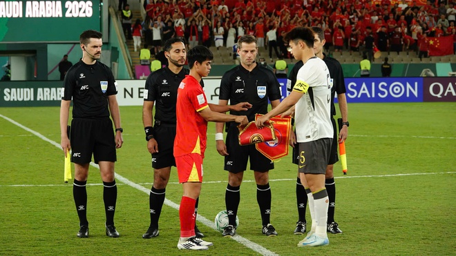 Hiểu Minh chấn thương nặng bật khóc rời sân, HLV Kim Sang-sik lo ra mặt- Ảnh 9.