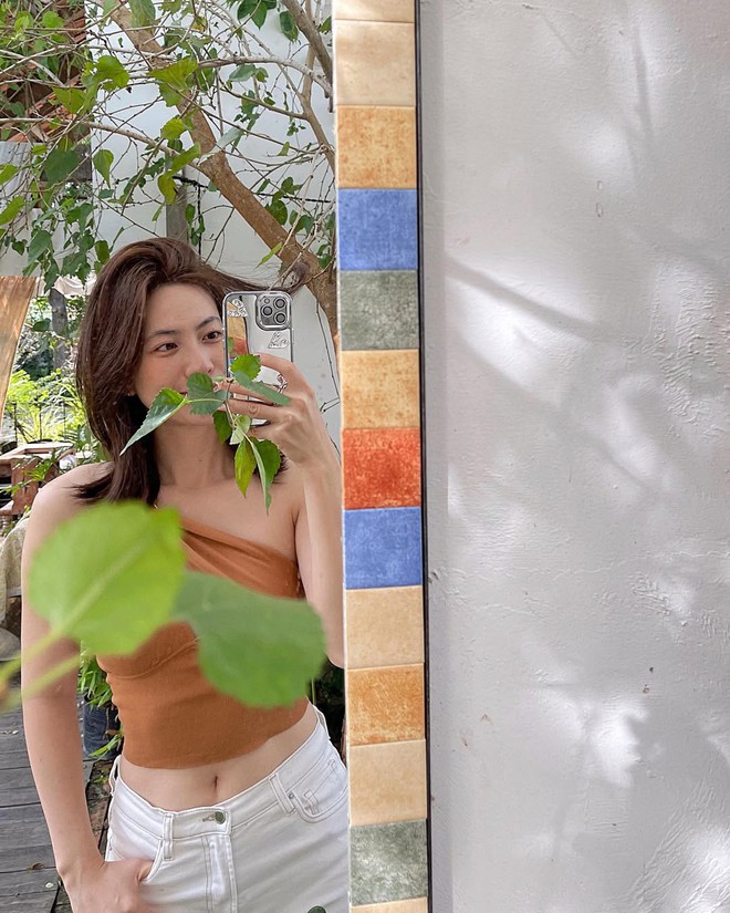 Ngoại lệ showbiz: Mỹ nhân chẳng thiết ăn diện lồng lộn, nhưng càng cố mặc đơn giản càng "phát sáng" trong đám đông- Ảnh 13.