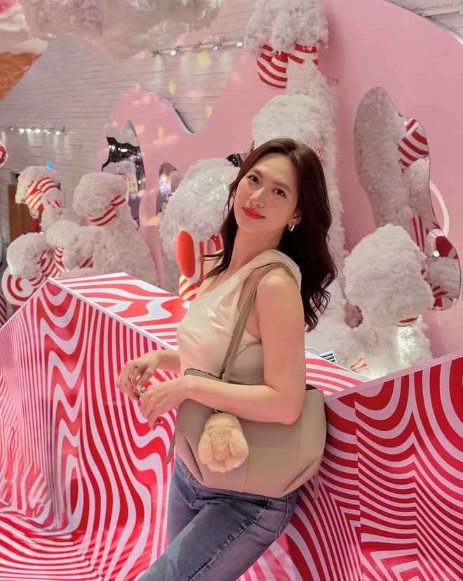 Ngoại lệ showbiz: Mỹ nhân chẳng thiết ăn diện lồng lộn, nhưng càng cố mặc đơn giản càng "phát sáng" trong đám đông- Ảnh 16.