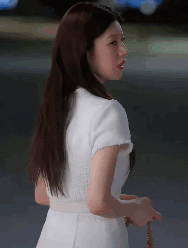 Siêu sao khiến cả châu Á bùng nổ: Khuôn mặt sáng bừng, mặc đẹp đến nỗi mỗi khung hình đều là 1 bức họa- Ảnh 4.