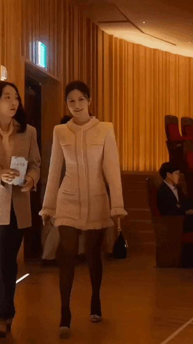 Siêu sao khiến cả châu Á bùng nổ: Khuôn mặt sáng bừng, mặc đẹp đến nỗi mỗi khung hình đều là 1 bức họa- Ảnh 3.