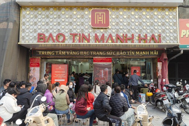 Giờ ai còn săn sale quần áo đón Tết nữa: “Săn” vàng mới chất!- Ảnh 6.