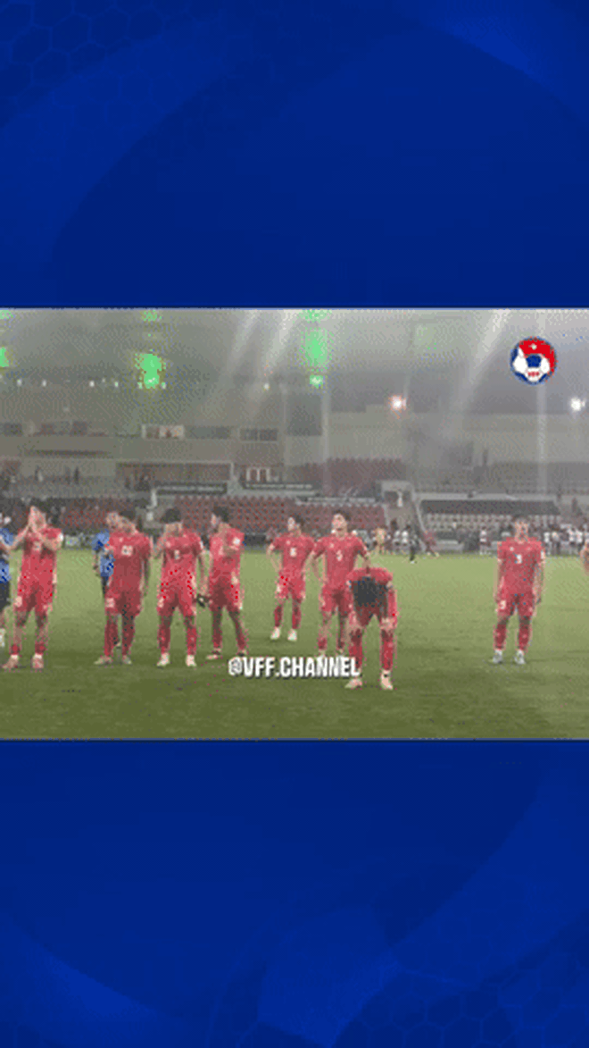 Thấy mà thương: Đình Bắc tới kéo đồng đội đứng lên nhưng chính anh lại cúi gập người, lau nước mắt sau thất bại- Ảnh 4.