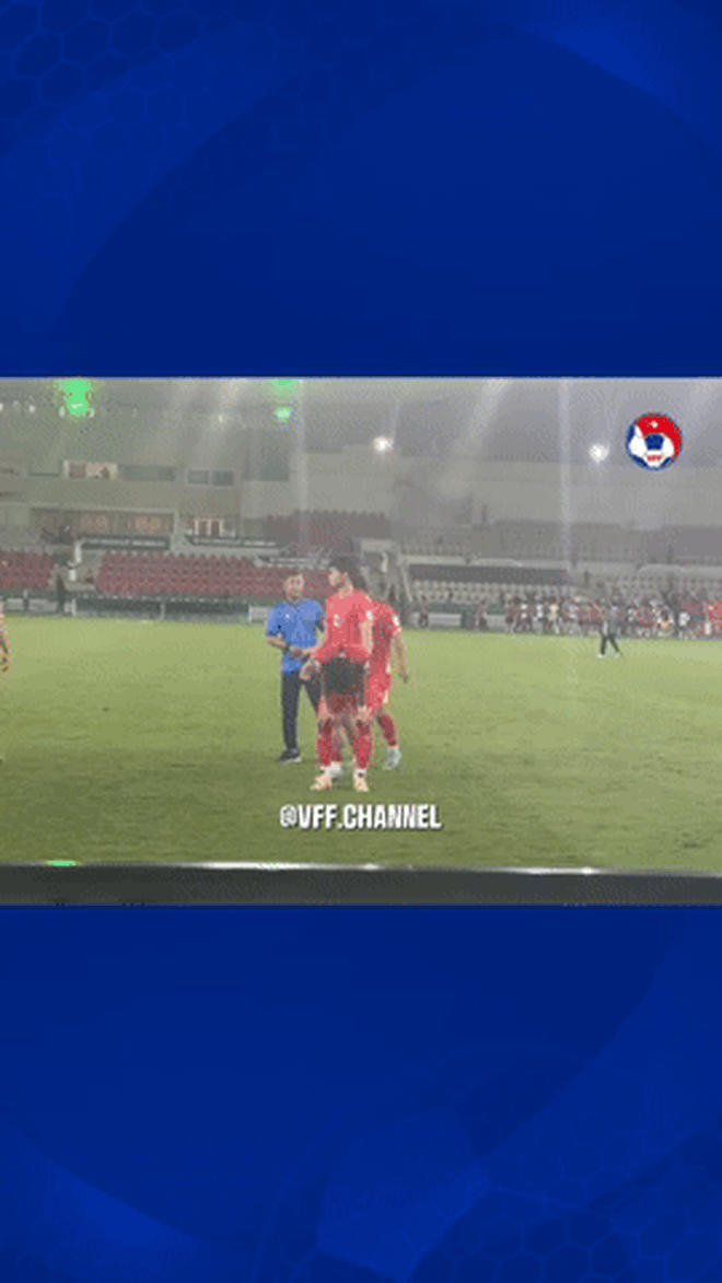 Thấy mà thương: Đình Bắc tới kéo đồng đội đứng lên nhưng chính anh lại cúi gập người, lau nước mắt sau thất bại- Ảnh 5.