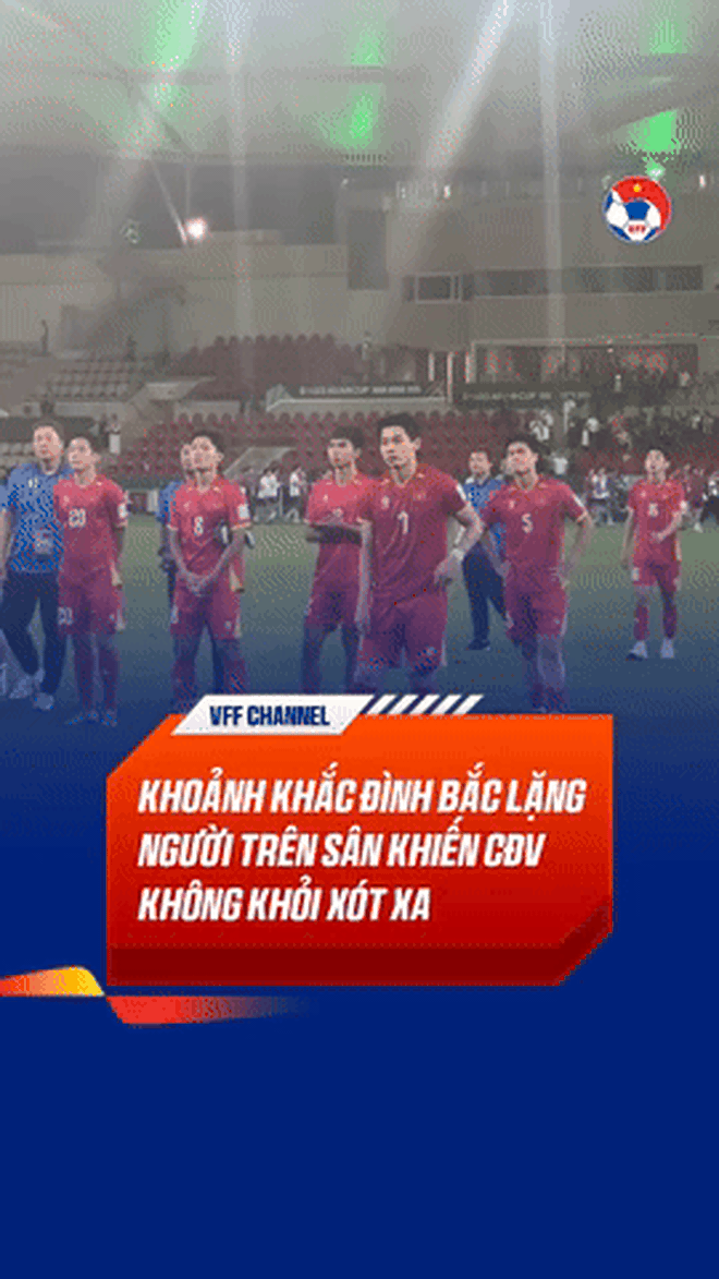 Thấy mà thương: Đình Bắc tới kéo đồng đội đứng lên nhưng chính anh lại cúi gập người, lau nước mắt sau thất bại- Ảnh 3.