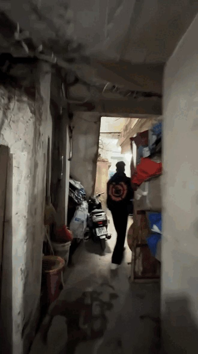 Dã man nhà phố cổ Hà Nội: Lối vào sâu hun hút, tối như hũ nút, rao giá 22 tỷ- Ảnh 4.