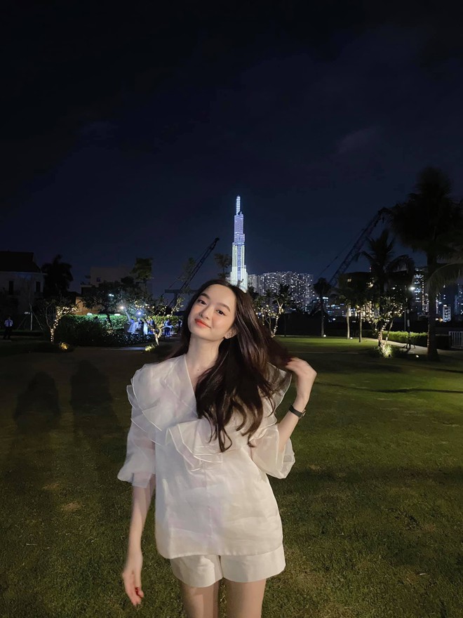 Thiên thần "3 mét bẻ đôi" nhưng mặc gì cũng sang, cả showbiz chỉ có duy nhất 1 người- Ảnh 21. Thiên thần "3 mét bẻ đôi" nhưng mặc gì cũng sang, cả showbiz chỉ có duy nhất 1 người- Ảnh 21.