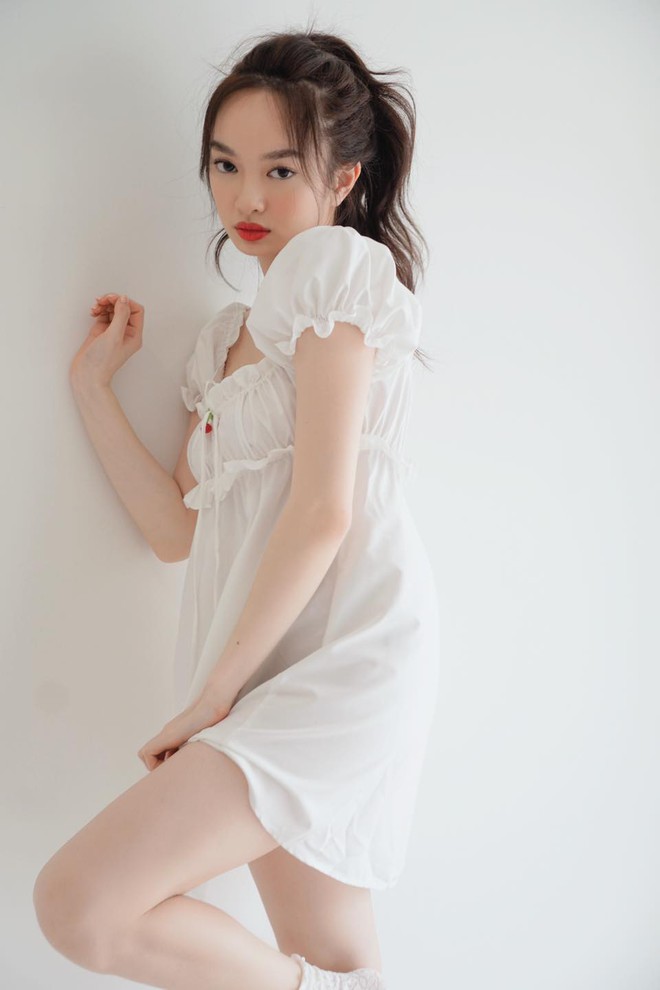 Thiên thần "3 mét bẻ đôi" nhưng mặc gì cũng sang, cả showbiz chỉ có duy nhất 1 người- Ảnh 12. Thiên thần "3 mét bẻ đôi" nhưng mặc gì cũng sang, cả showbiz chỉ có duy nhất 1 người- Ảnh 12.