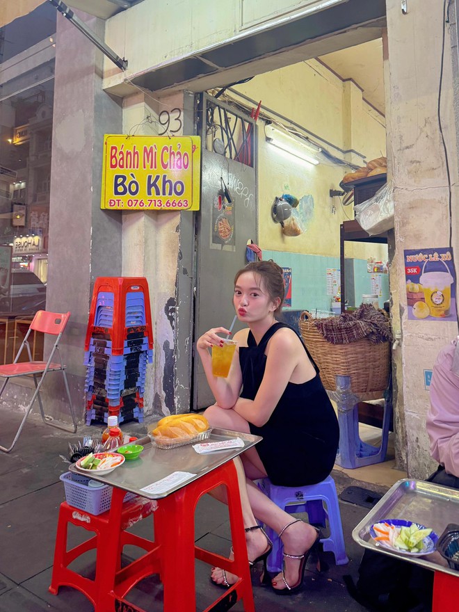 Thiên thần "3 mét bẻ đôi" nhưng mặc gì cũng sang, cả showbiz chỉ có duy nhất 1 người- Ảnh 20. Thiên thần "3 mét bẻ đôi" nhưng mặc gì cũng sang, cả showbiz chỉ có duy nhất 1 người- Ảnh 20.