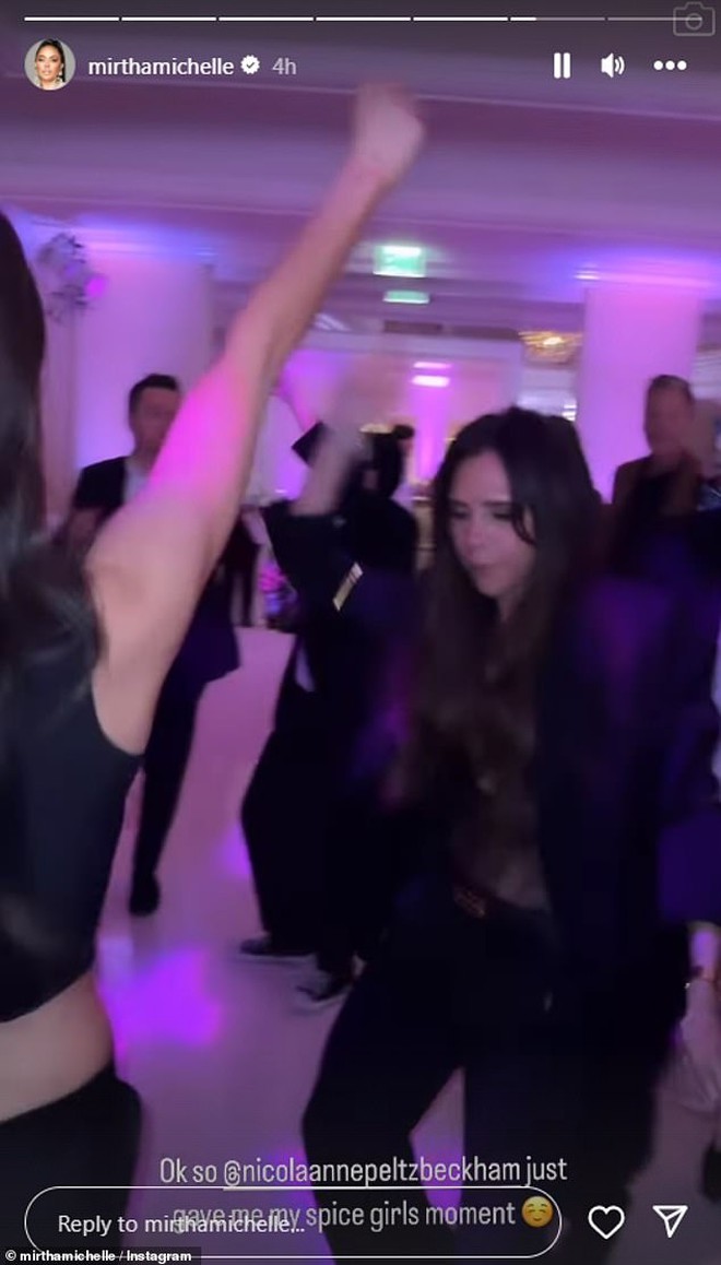 Mẹ chồng - nàng dâu nhà Beckham đâu phải lúc nào cũng bất hòa!- Ảnh 5. Mẹ chồng - nàng dâu nhà Beckham đâu phải lúc nào cũng bất hòa!- Ảnh 5.