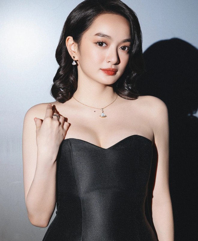 Thiên thần "3 mét bẻ đôi" nhưng mặc gì cũng sang, cả showbiz chỉ có duy nhất 1 người- Ảnh 1. Thiên thần "3 mét bẻ đôi" nhưng mặc gì cũng sang, cả showbiz chỉ có duy nhất 1 người- Ảnh 1.