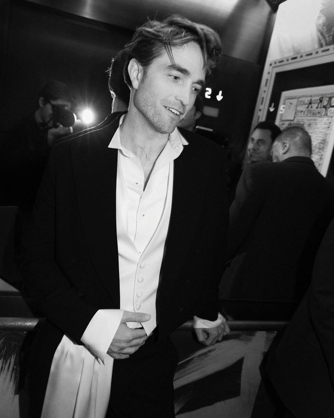 Tài tử đẹp trai nhất thế giới trông như vô gia cư tại show Dior- Ảnh 10. Tài tử đẹp trai nhất thế giới trông như vô gia cư tại show Dior- Ảnh 10.