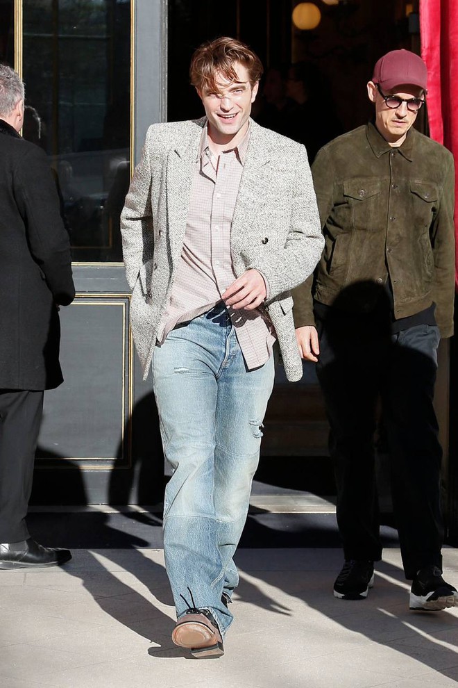 Tài tử đẹp trai nhất thế giới trông như vô gia cư tại show Dior- Ảnh 1. Tài tử đẹp trai nhất thế giới trông như vô gia cư tại show Dior- Ảnh 1.