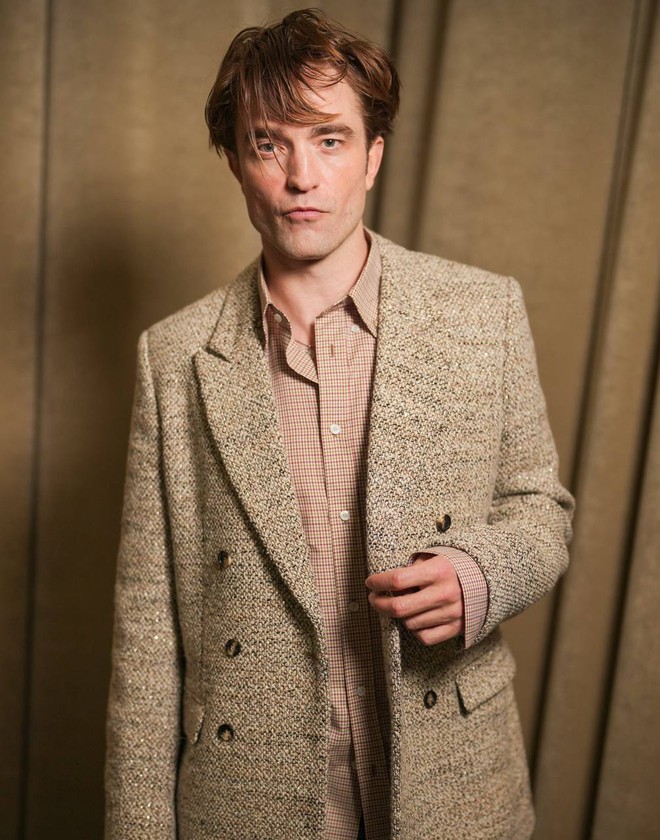 Tài tử đẹp trai nhất thế giới trông như vô gia cư tại show Dior- Ảnh 3. Tài tử đẹp trai nhất thế giới trông như vô gia cư tại show Dior- Ảnh 3.