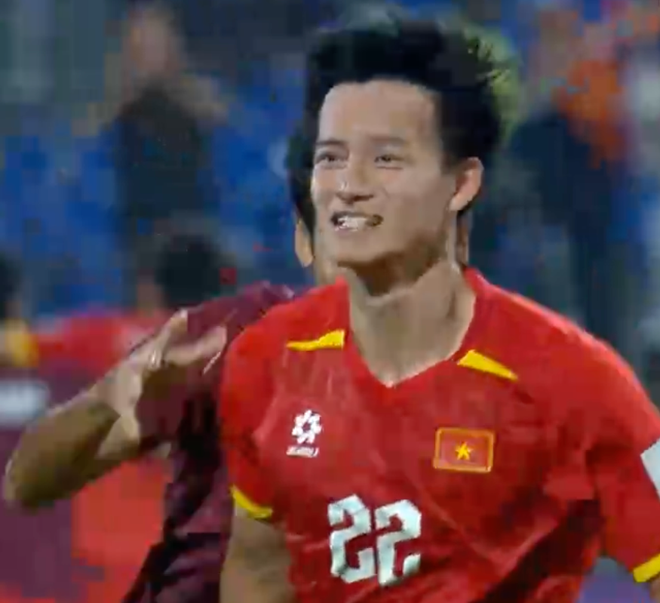 Đẹp vô cùng: Thanh Nhàn hôn lá cờ Tổ quốc, ăn mừng cú sút quyết định giúp U23 Việt Nam giành hạng 3 châu Á- Ảnh 5.