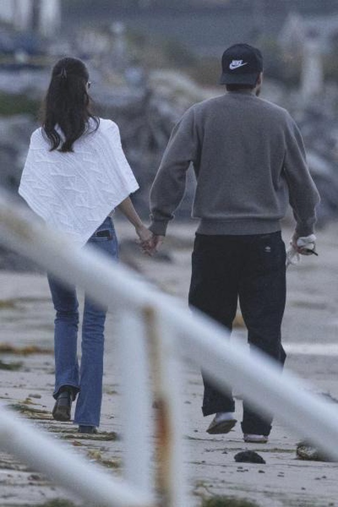 Brooklyn đã chịu lộ diện sau màn đấu tố bố mẹ, thái độ như xát thêm muối vào nhà Beckham- Ảnh 4. Brooklyn đã chịu lộ diện sau màn đấu tố bố mẹ, thái độ như xát thêm muối vào nhà Beckham- Ảnh 4.