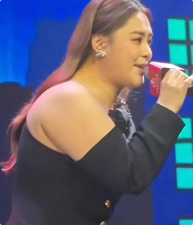 Đây thực sự là Chung Hân Đồng hậu phát tướng gây sốc, đột ngột tăng đến 75 kg- Ảnh 1.