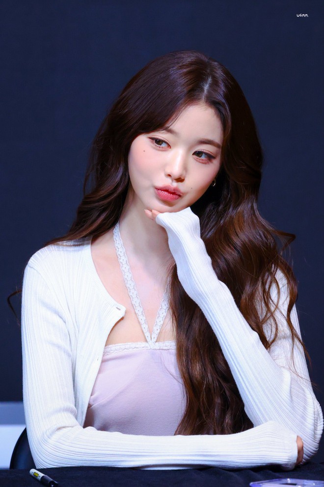 Đôi môi bất thường của Jang Wonyoung - Ảnh 5.