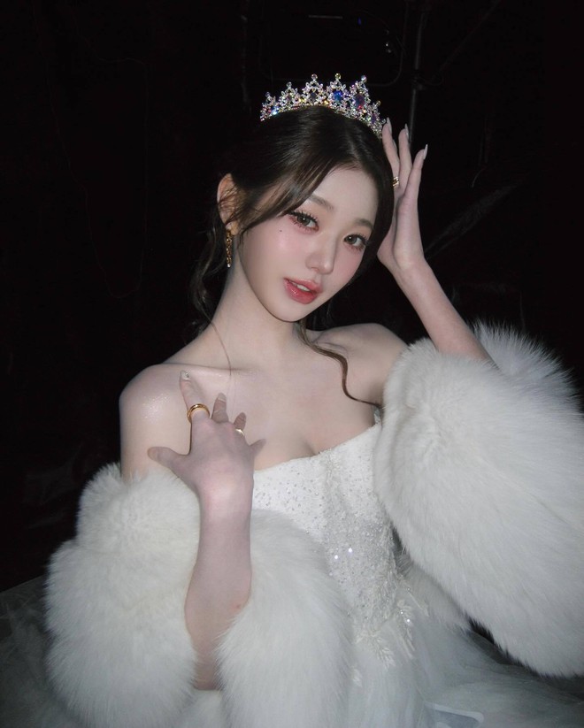 Đôi môi bất thường của Jang Wonyoung - Ảnh 14.