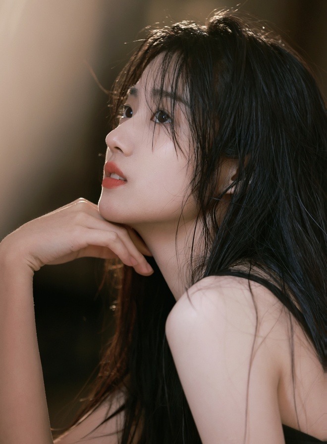 Mỹ nhân lôi thôi nhất showbiz đã thoát kiếp mặc xấu- Ảnh 2.