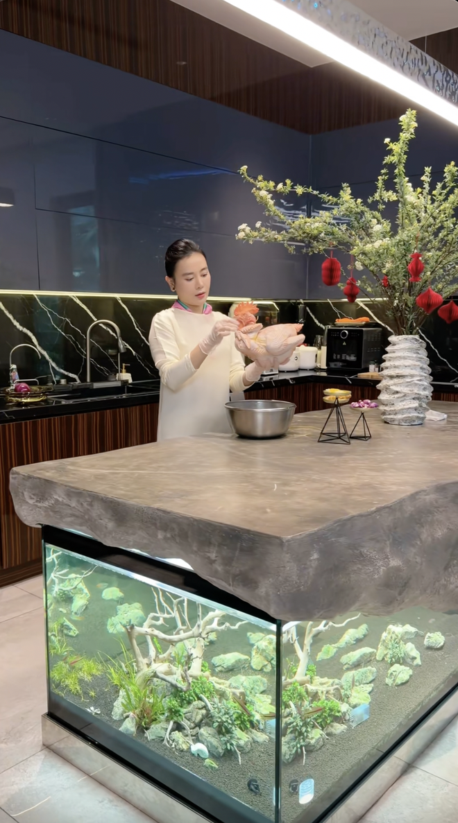 Tình trạng hiện tại trong biệt thự của Phương Oanh- Ảnh 4.