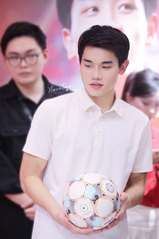 Các "trạm tỷ" đã vào cuộc, Đình Bắc khoe visual nét căng, cực phẩm ngoan-xinh-yêu trong lần đầu xuất hiện sau U23 châu Á- Ảnh 3.