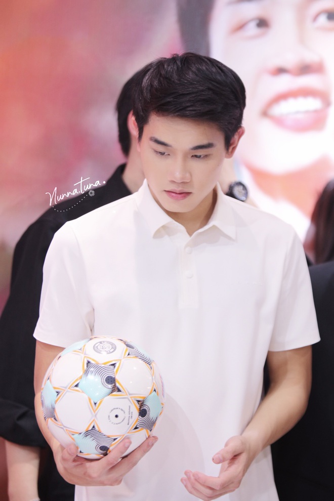 Các "trạm tỷ" đã vào cuộc, Đình Bắc khoe visual nét căng, cực phẩm ngoan-xinh-yêu trong lần đầu xuất hiện sau U23 châu Á- Ảnh 4.