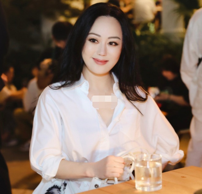 Đệ nhất "hồng nhan họa thủy": Nhan sắc khiến 2 tỷ phú tán gia bại sản, làn da tuổi 62 cả thiên hạ phát ghen- Ảnh 1.