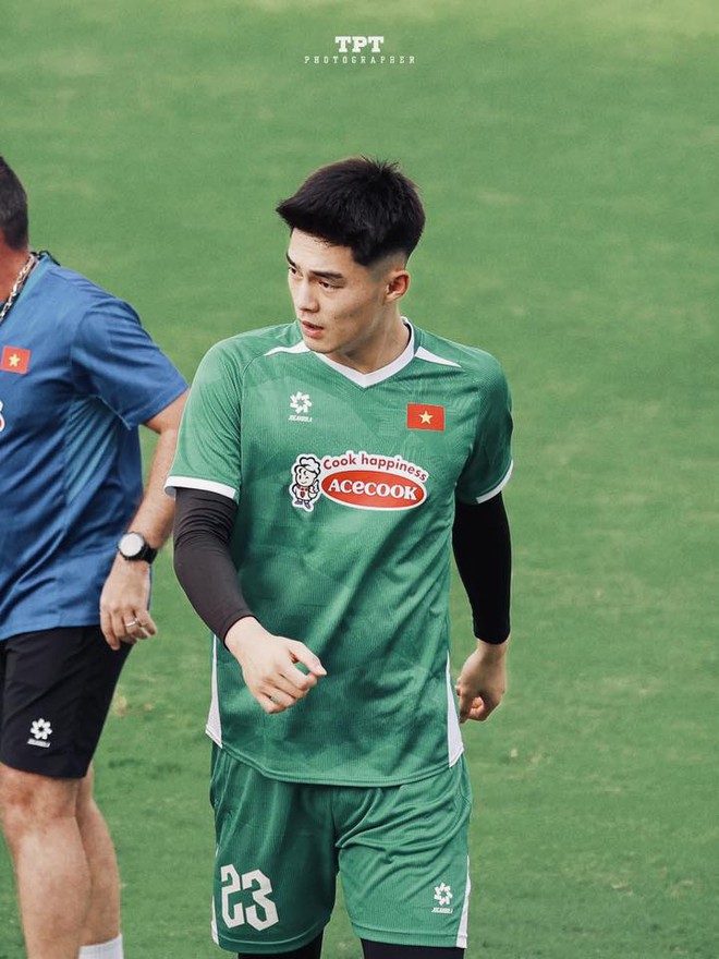 Dụi mắt không nhận ra thủ môn Trung Kiên- Ảnh 3.