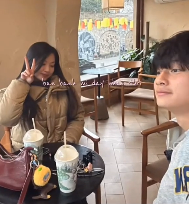 Thủ môn hotboy Cao Văn Bình U23 Việt Nam đã có bạn gái xinh xắn, tình cảm cỡ này, hội fangirl "bít cửa"- Ảnh 9.