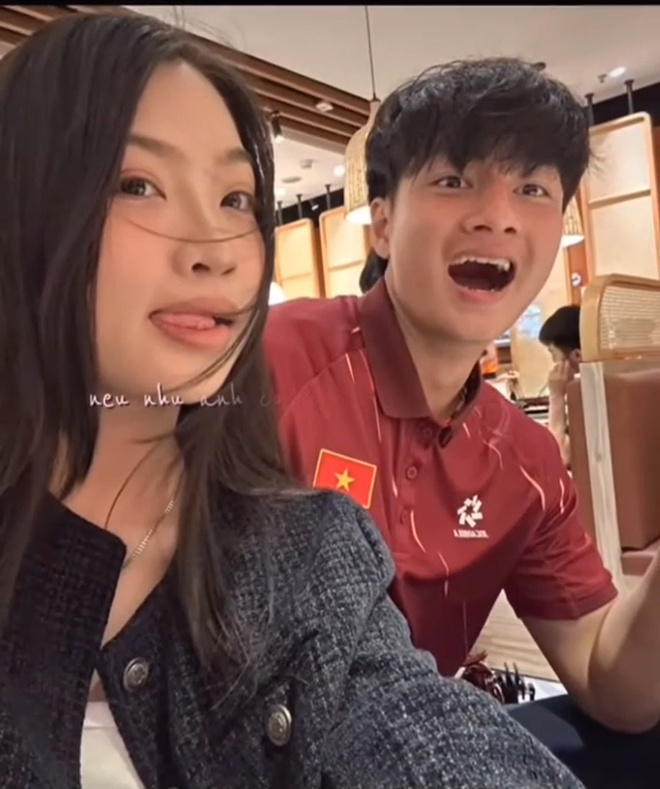 Thủ môn hotboy Cao Văn Bình U23 Việt Nam đã có bạn gái xinh xắn, tình cảm cỡ này, hội fangirl "bít cửa"- Ảnh 4.