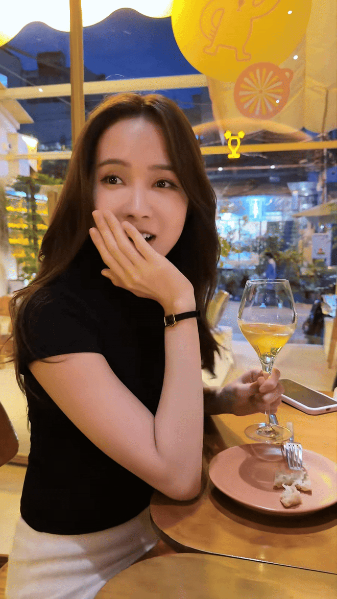 Vật nhỏ trên tay Thiều Bảo Trâm được dân mạng truy lùng- Ảnh 1.