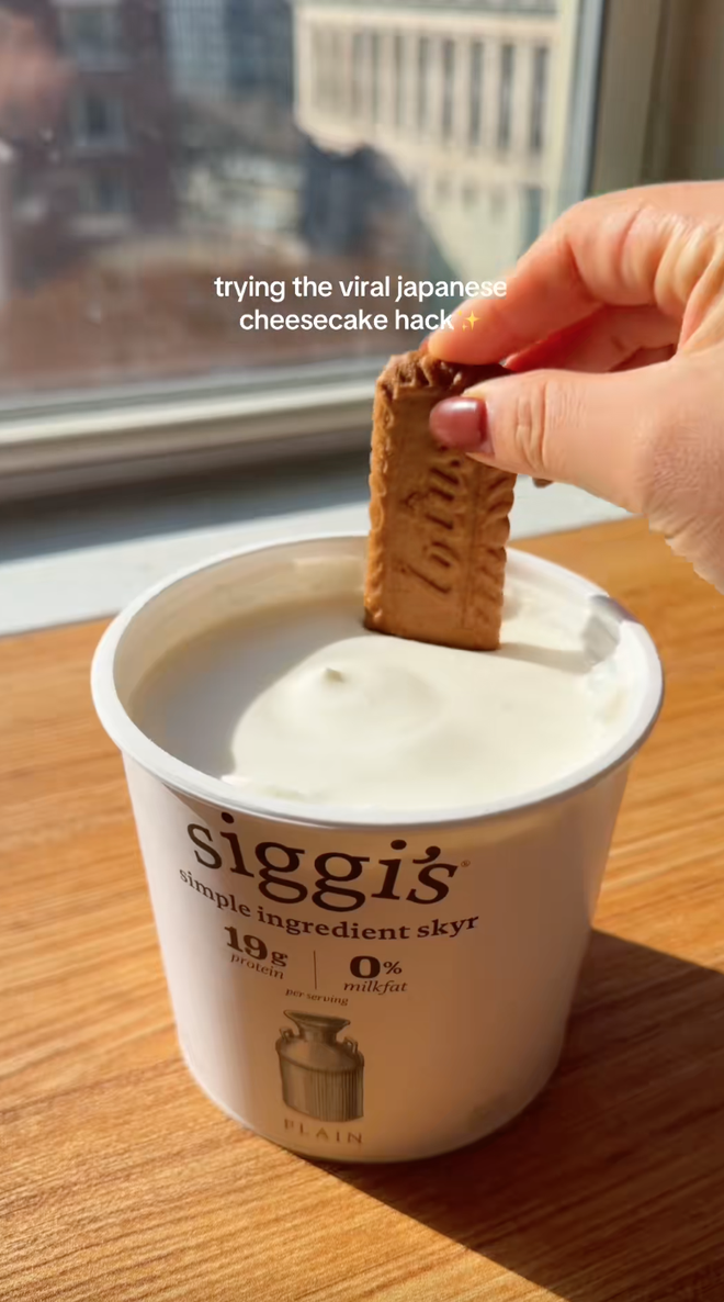 Rộ trào lưu nhét bánh quy vào sữa chua làm cheesecake, nhưng sao lại bị chê "lãng phí"?- Ảnh 3.