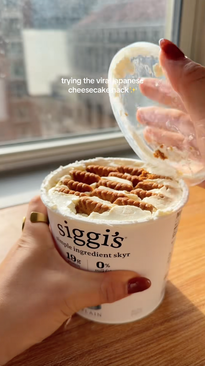 Rộ trào lưu nhét bánh quy vào sữa chua làm cheesecake, nhưng sao lại bị chê "lãng phí"?- Ảnh 5.